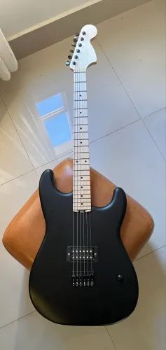 Guitarra stratocaster kaiser