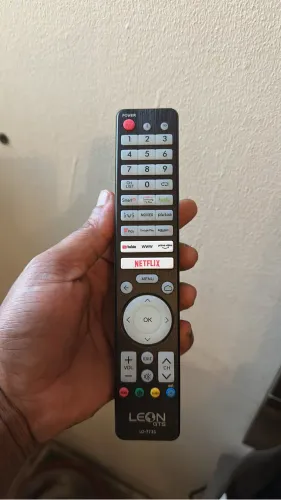 Vendo controle de TV Universal