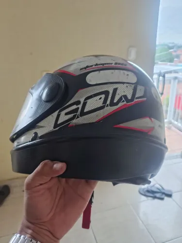 Vendo capacete de três tamanhos
