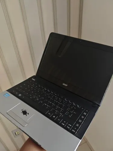 Notebook Acer i3 para estudos, funcionando bem + carregador + mouse