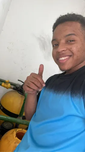 Faço manutenção de piscinas em geral 