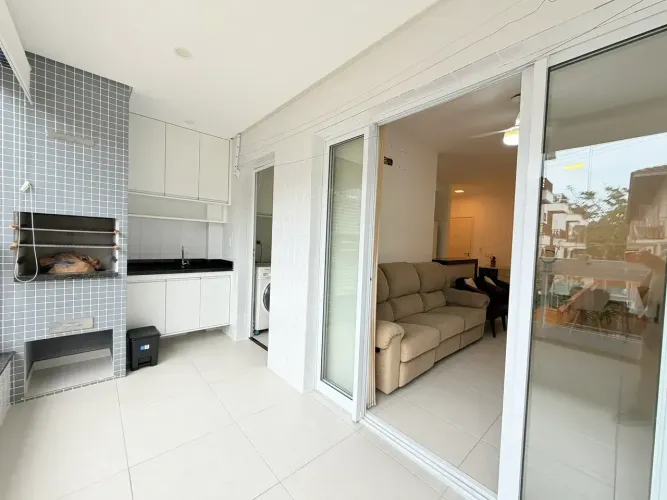 Apartamento na Praia das Toninhas | Frente rua | Portaria 24h | poucos passos do mar - Uba