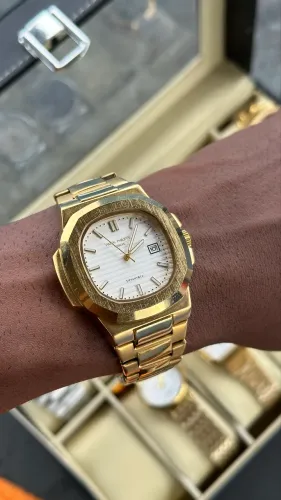 Relógio dourado Patek nautilus