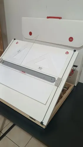 Mesa/Prancheta para desenho portátil 