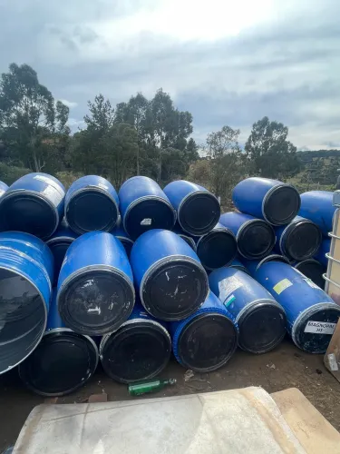 VENDE-SE TAMBORES PLÁSTICOS DE 100 LITROS COM TAMPA
