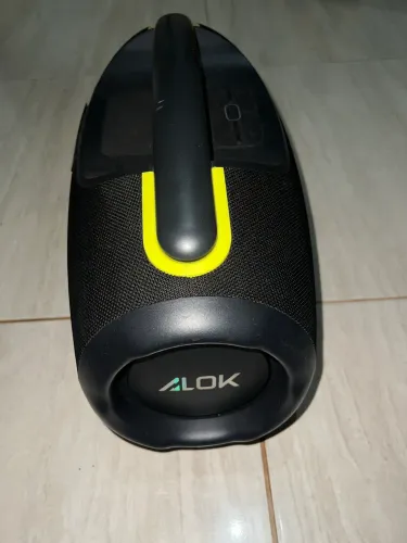Caixa de som , vendo ou troco por capacete