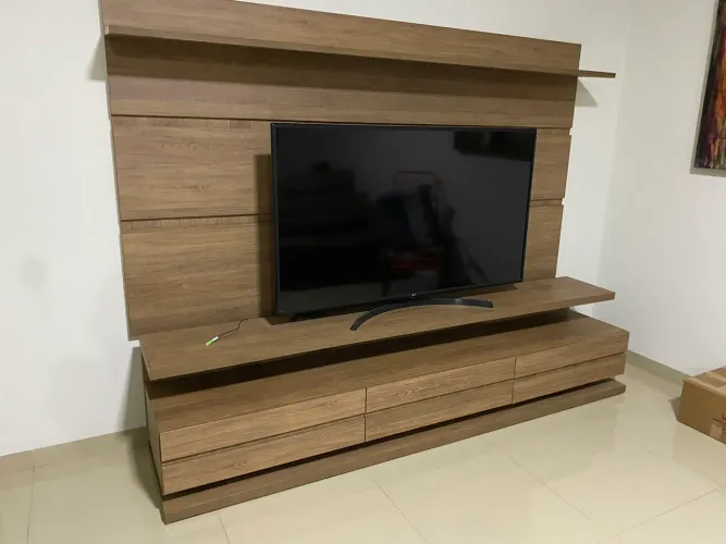 Rack com rodinhas e painel Sala