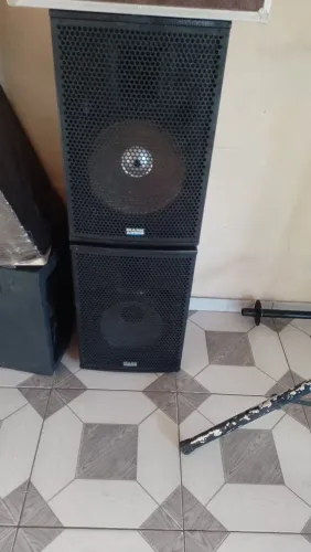Duas caixas Mark áudio (ativa e passiva)