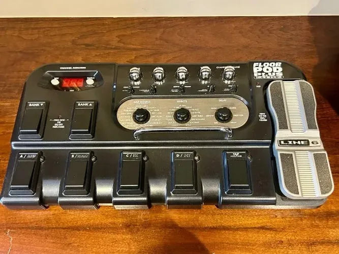 Pedaleira Line 6 Floor Pod Plus