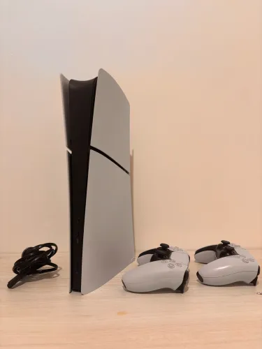 Playstation 5 Slim Digital, PS5, Novo com 2meses de uso.