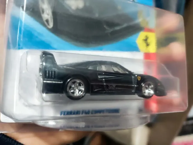 Hot Wheels super thunt F40