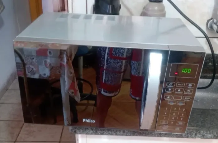 Microondas Philco espelhado 22 litros