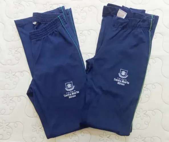 Vendo uniforme, usado, 02 Calças bailarina, tamanho P adulto, do colégio Santa Maria Minas
