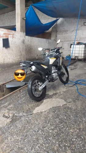 Vendo xre 300 2023