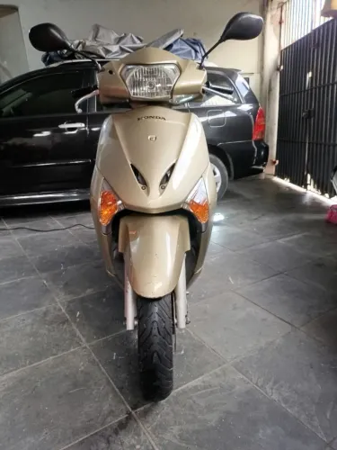 Honda lead segunda dona