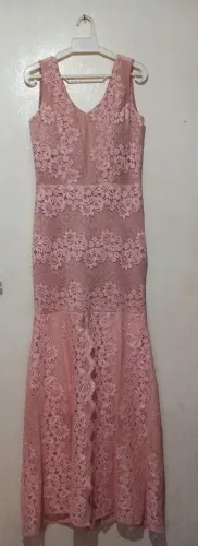 Vestido longo em renda
