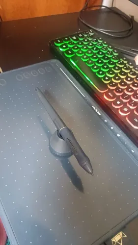 Vendo mesa digitalizadora Huion HS611 em ótimo estado