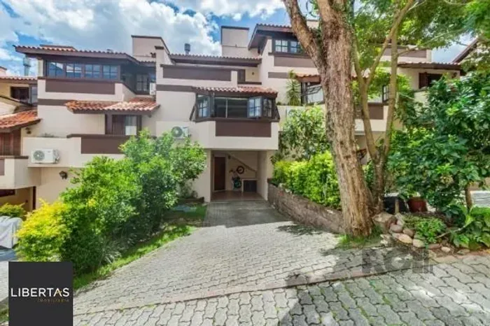 Casa Condominio em Porto Alegre, no bairro Vila Conceição, com 3 dormitório(s),