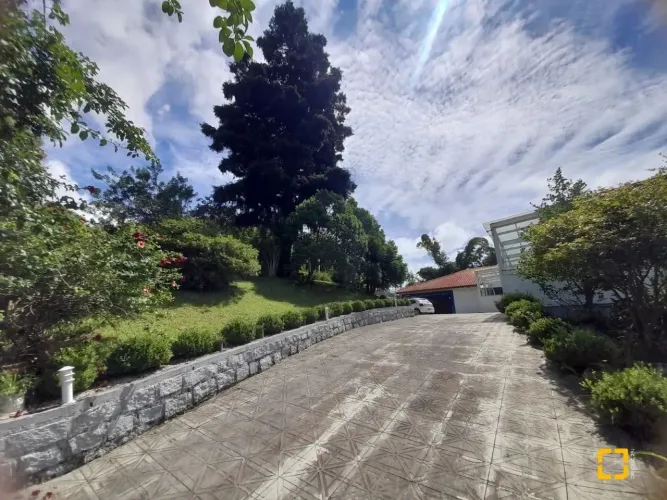 Casa a venda com 4 quartos/dormitórios no bairro Jardim Janaína, em Biguaçu- SC