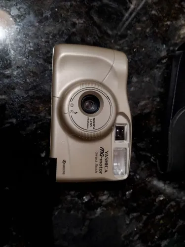 Máquina  fotográfica  yashica
