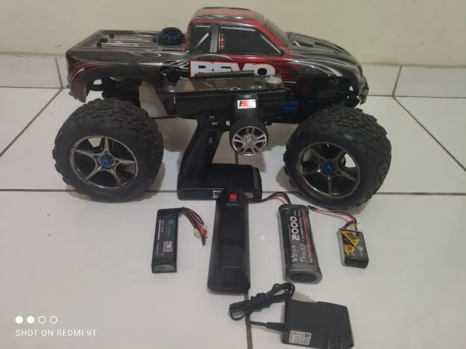 Automodelo traxxas revo 3.3