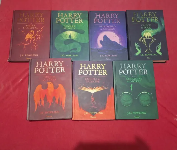 Box Harry Potter 7 livros, usados bom estado, completo, preço acessível, aproveite! já!!!.