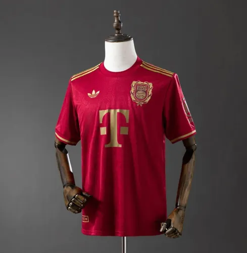 CAMISA BAYERN DE MUNIQUE 125 ANOS 25/26 - VINHO | MODELO TORCEDOR | TAM. GG.