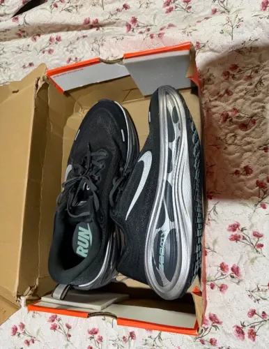 Tênis vomero plus run 