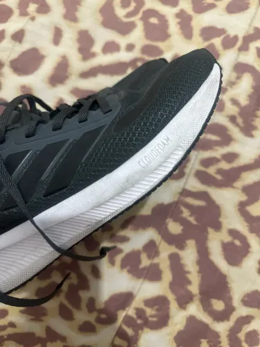 Tênis adidas (tamanho 37)