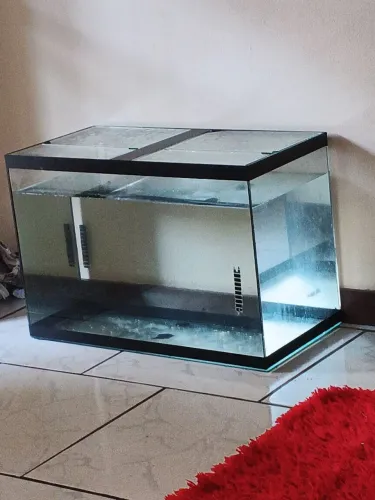 Vendo aquário semi-novo 60 litros