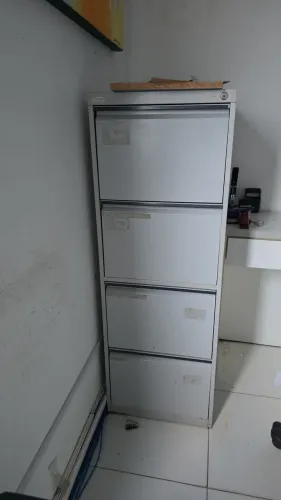 Armário aço 4 gavetas