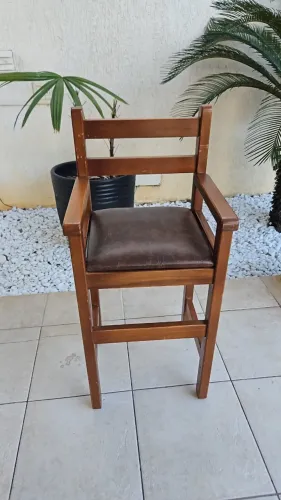 Cadeirão estilo restaurante