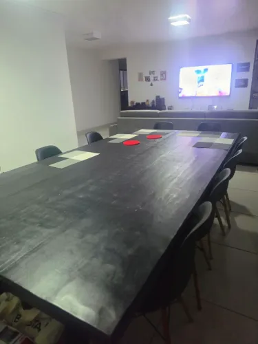 Mesa Madeira Maciça Pintada de Preta com Pé de Metal