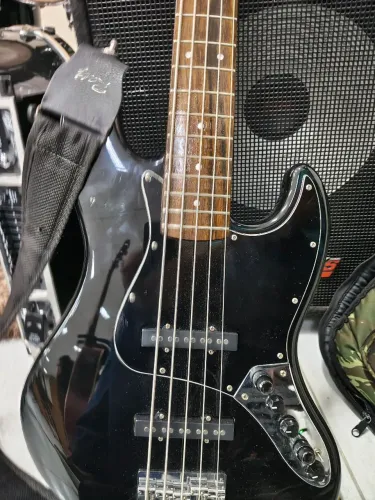 Baixo Squier Fender afinity 