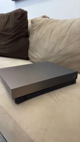 Xbox One X 1 TB Usado