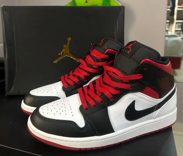 Tênis Nike Air Jordan 1 Mid