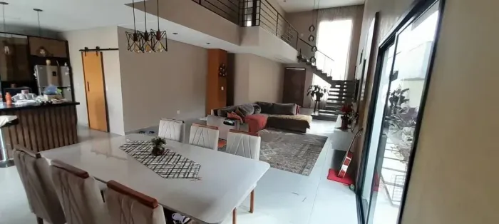 Casa em Condomínio em Taubaté com 4 Quartos, Suíte, Piscina e Pé Direito Duplo Ouroville