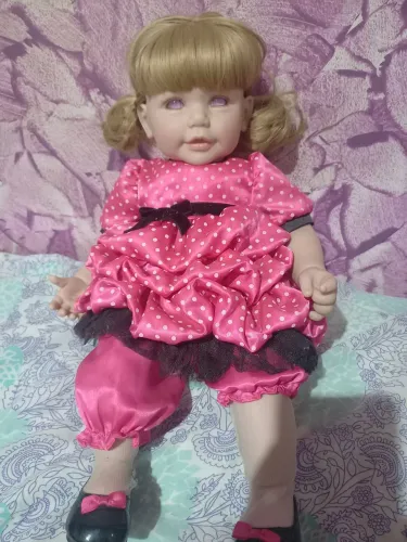 Boneca realista Adora Doll modelo Polka Dotty