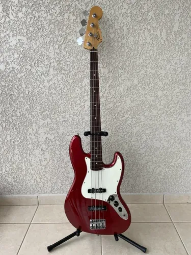 Contrabaixo Fender Jazz Bass - disponível a partir de 14 de julho