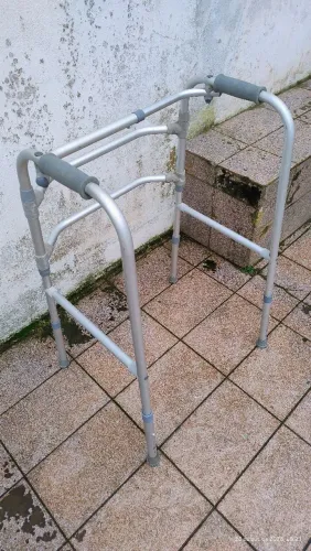 Andador de Alumínio Articulado