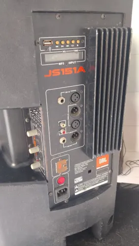 Caixa ativa JBL de 15