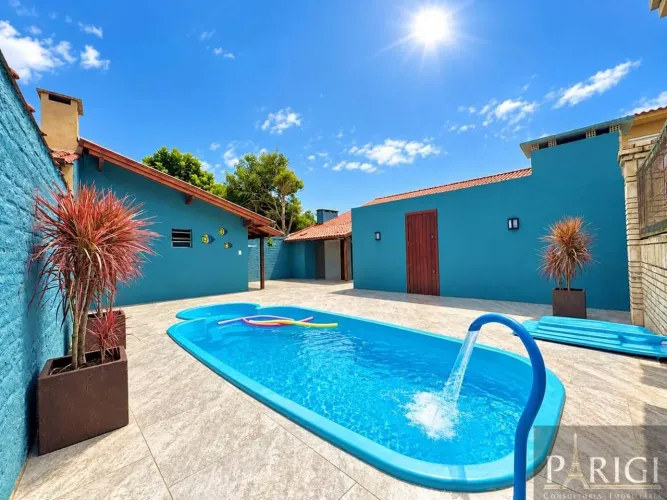 Pertinho do mar, com piscina no centro de Imbé
