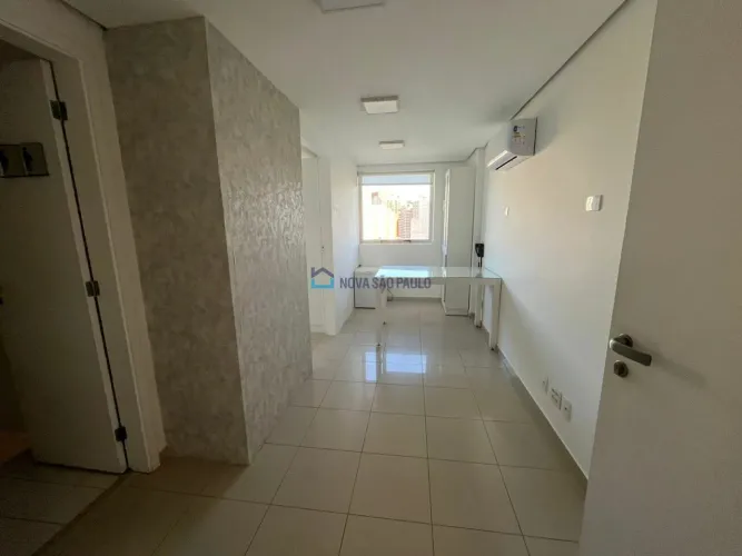 Sala Comercial na Vila Mariana com Varanda e Vaga.