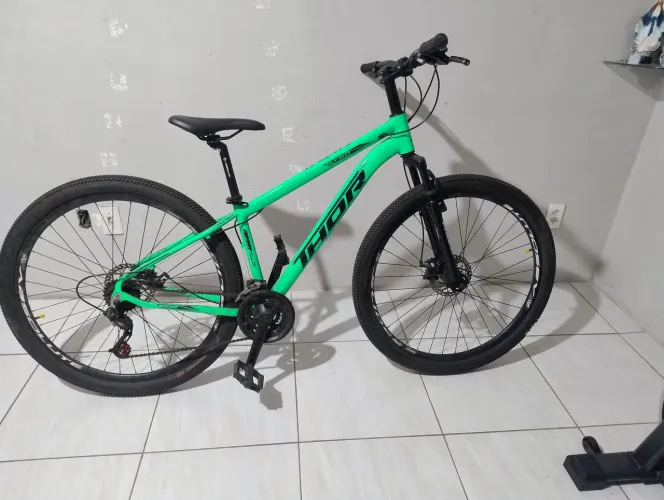 Bicicleta pouquíssimo usada