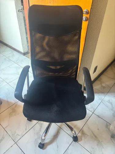 Cadeira de mesa de gerenciamento cromada, cor: preta, material de estofamento: malha