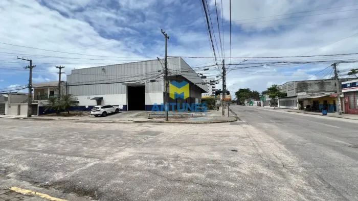 Alugue Galpão / Loja na Imbiribeira com 950m², em avenida bem movimentada.
