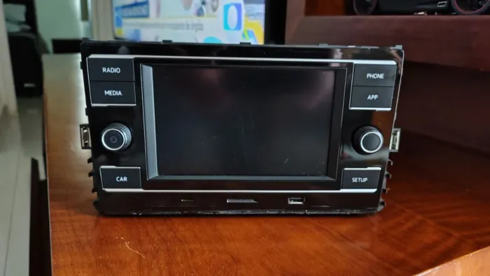 VENDO SOM ORIGINAL VW VIRTUS EM PERFEITO ESTADO DE CONSERVAÇÃO 