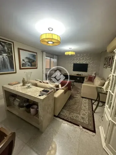 Apartamento de 165m2, no centro da cidade, com 4 quartos, sendo 2 suítes, banheiro social,