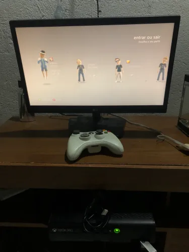 Vendo ou troco Xbox 360 com monitor preferência notebook.