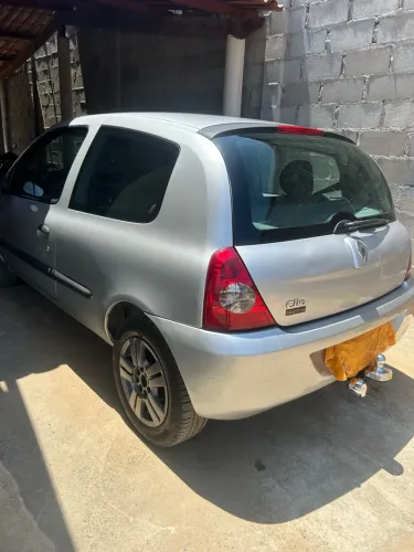 Renault Clio Hi-flex 1.0 16V 3P 2011
